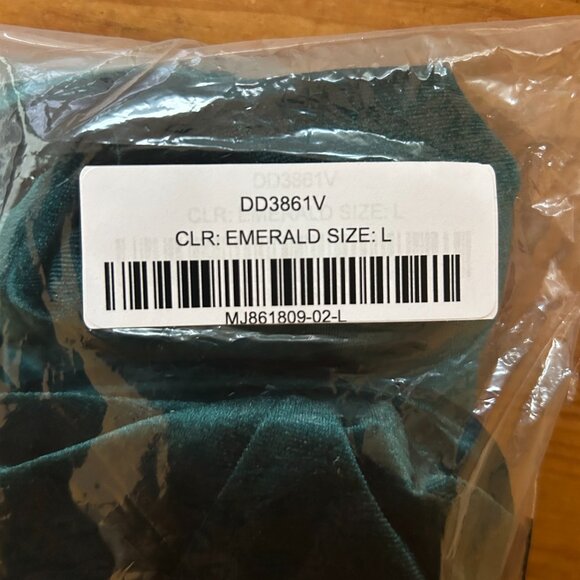 Emerald Green Velvet Off-the-Shoulder Midi Dress - Picture 2 of 2